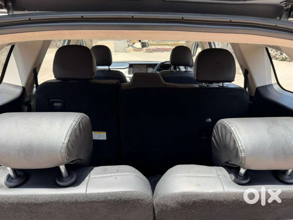 Mahindra Xuv700 2.0 Ax 5 Petrol Mt 7 Str, 2022, Petrol