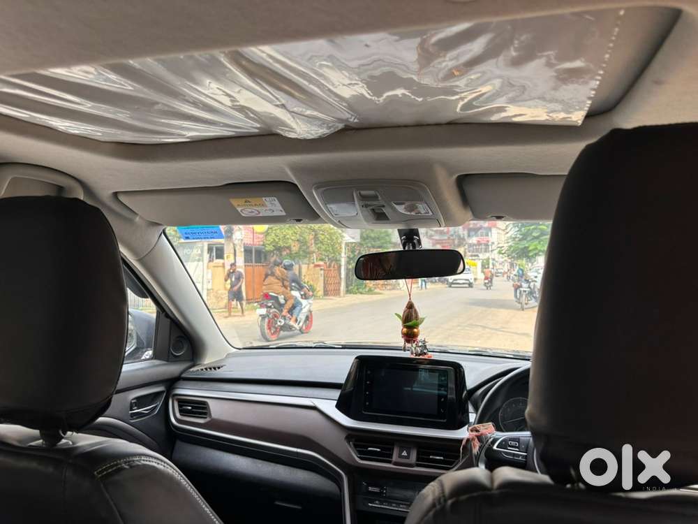 Maruti Suzuki Brezza Zxi Smart Hybrid With Sunroof Only 11000 Km