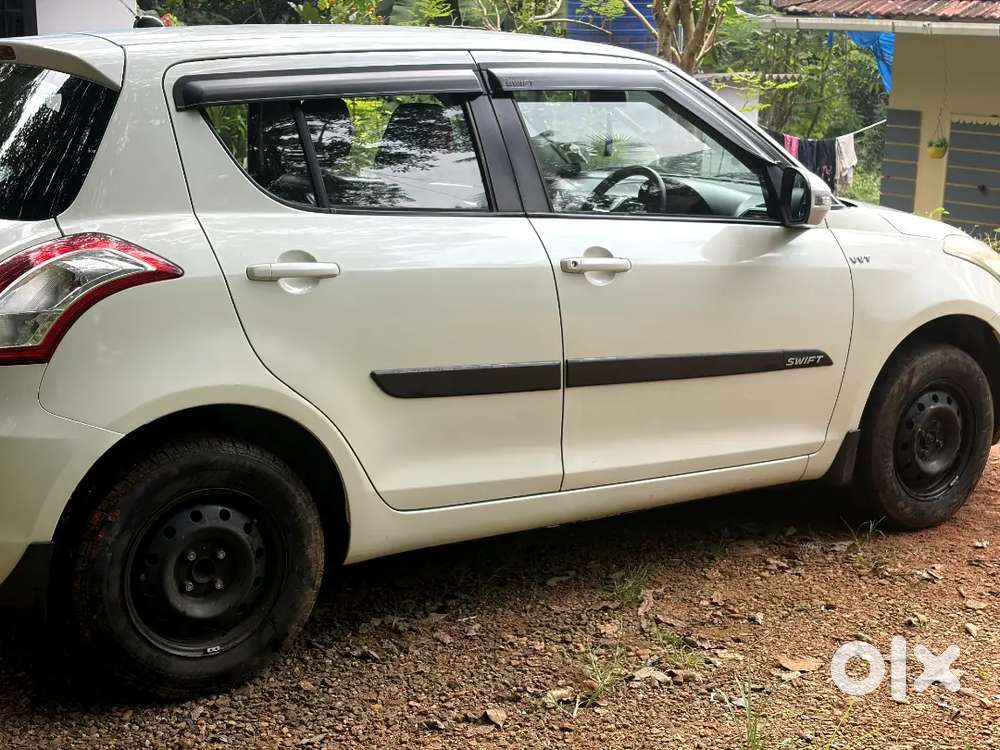 Maruti Suzuki Swift Vxi Petrol 2013