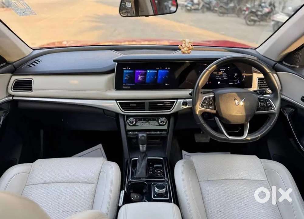 Mahindra Xuv700 Ax7l At Dsl 1st Owner