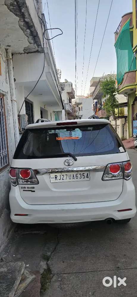Toyota Fortuner 2014 Diesel 300000 Km Driven