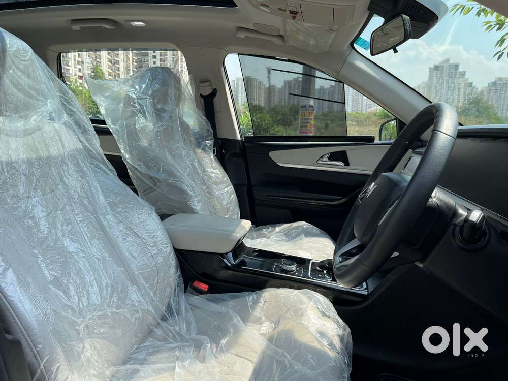 Mahindra Xuv700 2.0 Ax 7 Petrol At Luxury Pack Str, 2024, Petrol