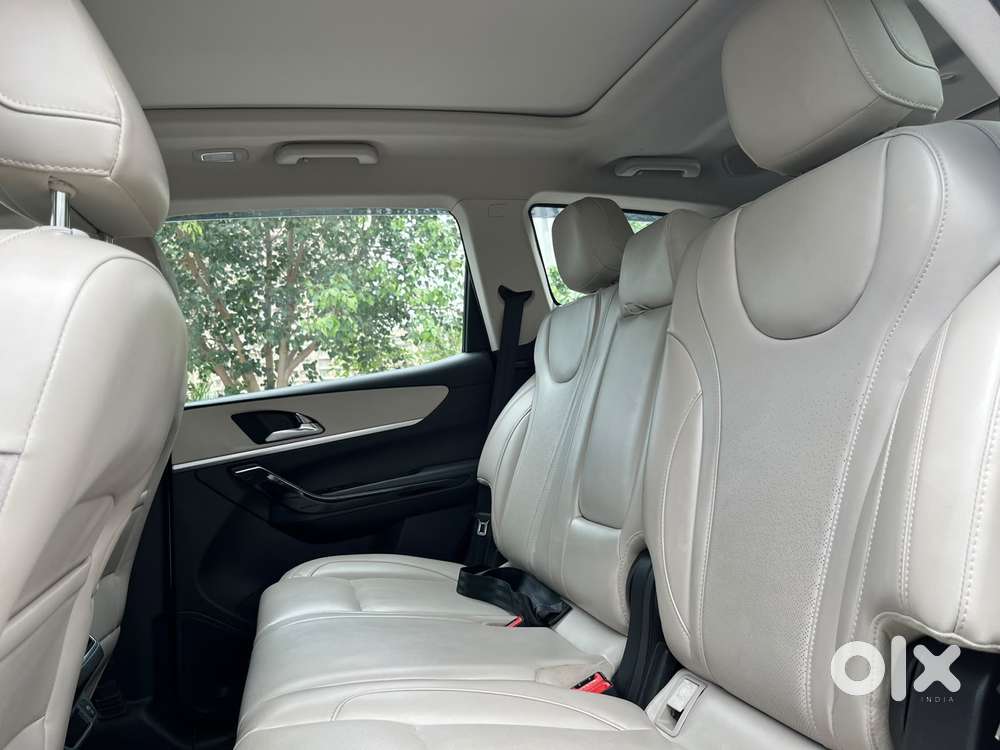 Mahindra Xuv700 2.0 Ax 7 Petrol At Luxury Pack Str, 2023, Petrol