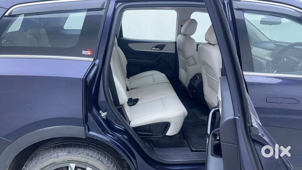 Mahindra Xuv700 2.0 Ax 7 Petrol At Str, 2024, Petrol