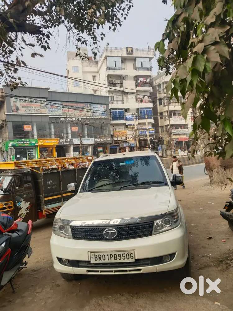 Tata Safari Storme 2015