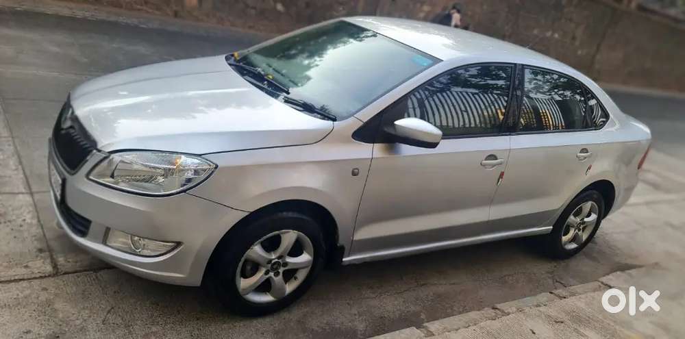 Top Model

Skoda Rapid
Nov 2012
2 Airbags 
Abs Breaking