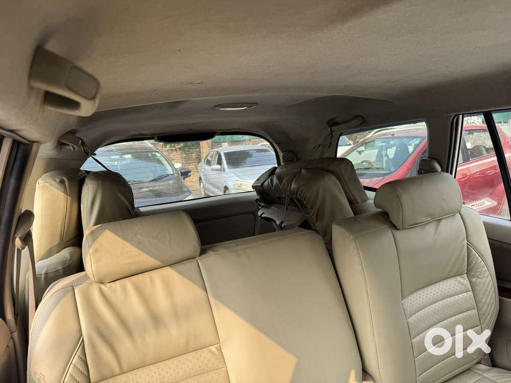 Toyota Innova 2004-2011 2.5 G4 Diesel 8-seater, 2006, Diesel