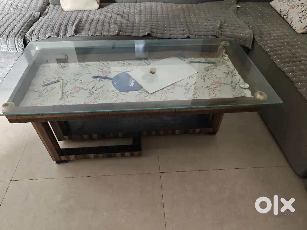 Tea table wooden n mirror top  with wheels