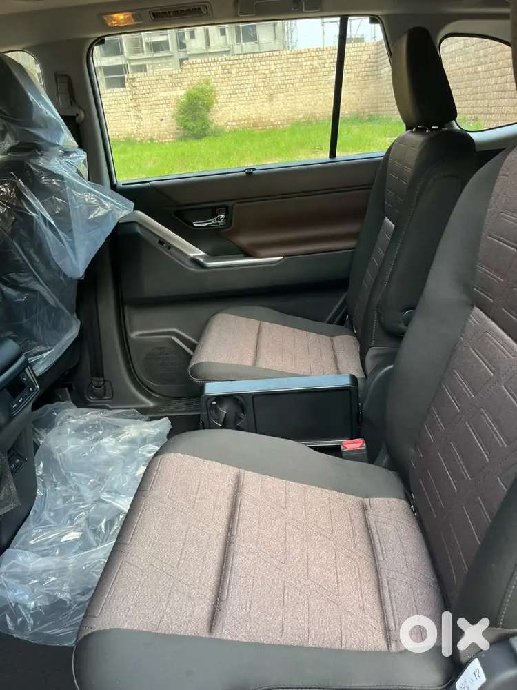Toyota Innova Hycross 2024 Hybrid Vx