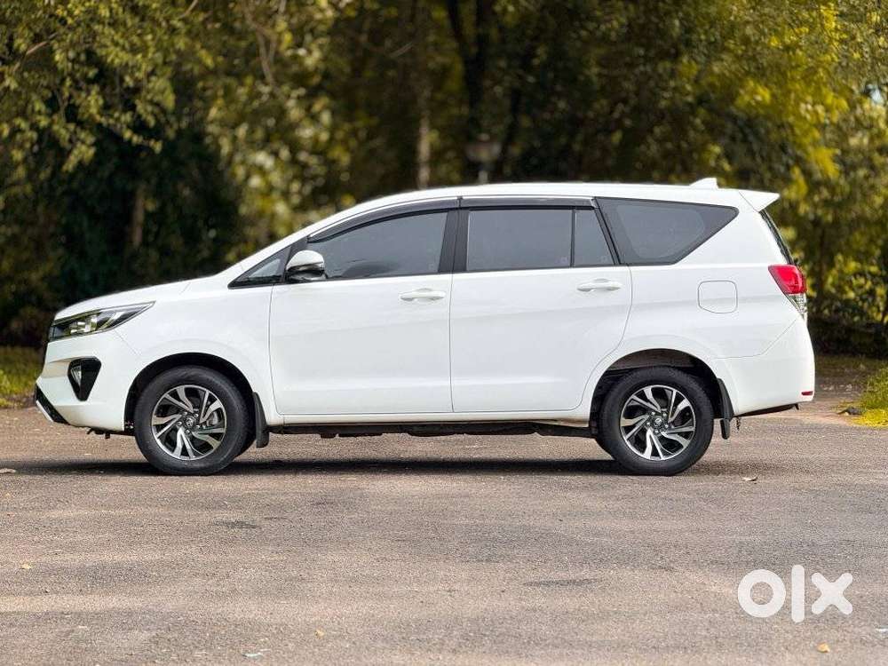 Toyota Innova Crysta 2.4 G Mt 7 Str, 2022, Diesel