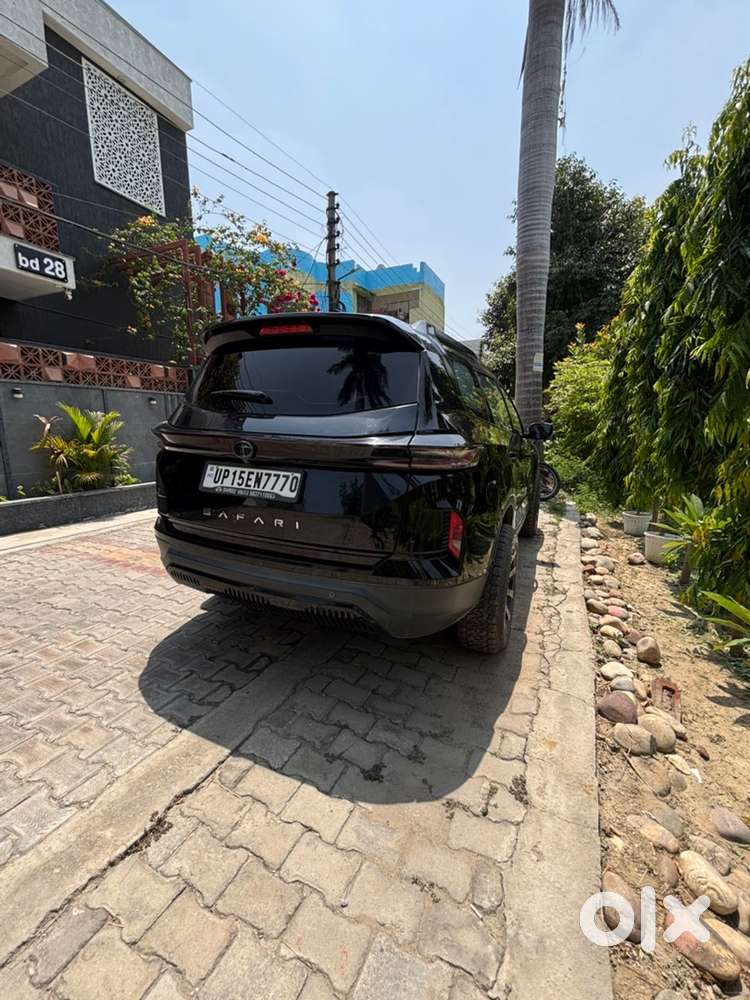 Tata Safari Diesel Automatic Dark Edition