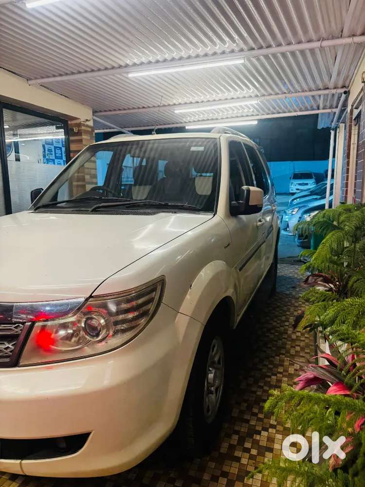 Tata Safari Storme 2015