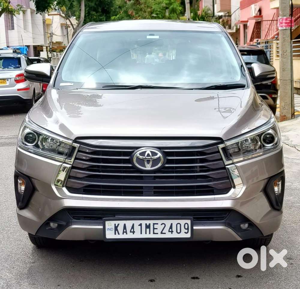 Toyota Innova Crysta 2.7 V, 2023, Petrol