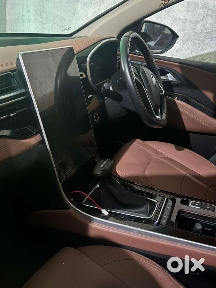 Mg Hector Plus 2023 Petrol 40000 Km Driven