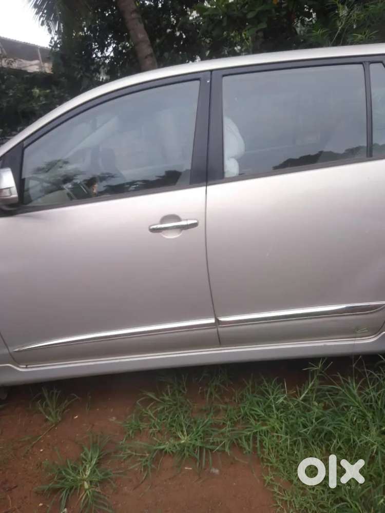 Toyota Innova Diesel 7 Str 2015