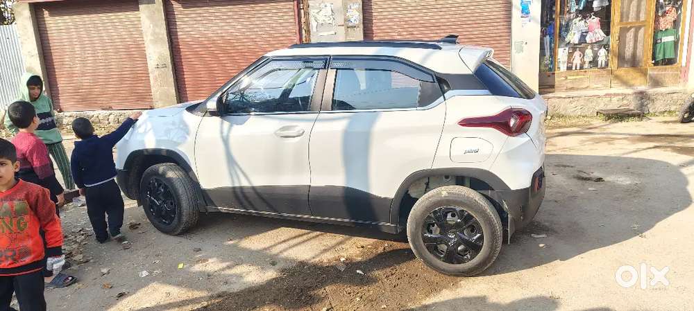 Tata Punch 2025 Petrol Well Maintained