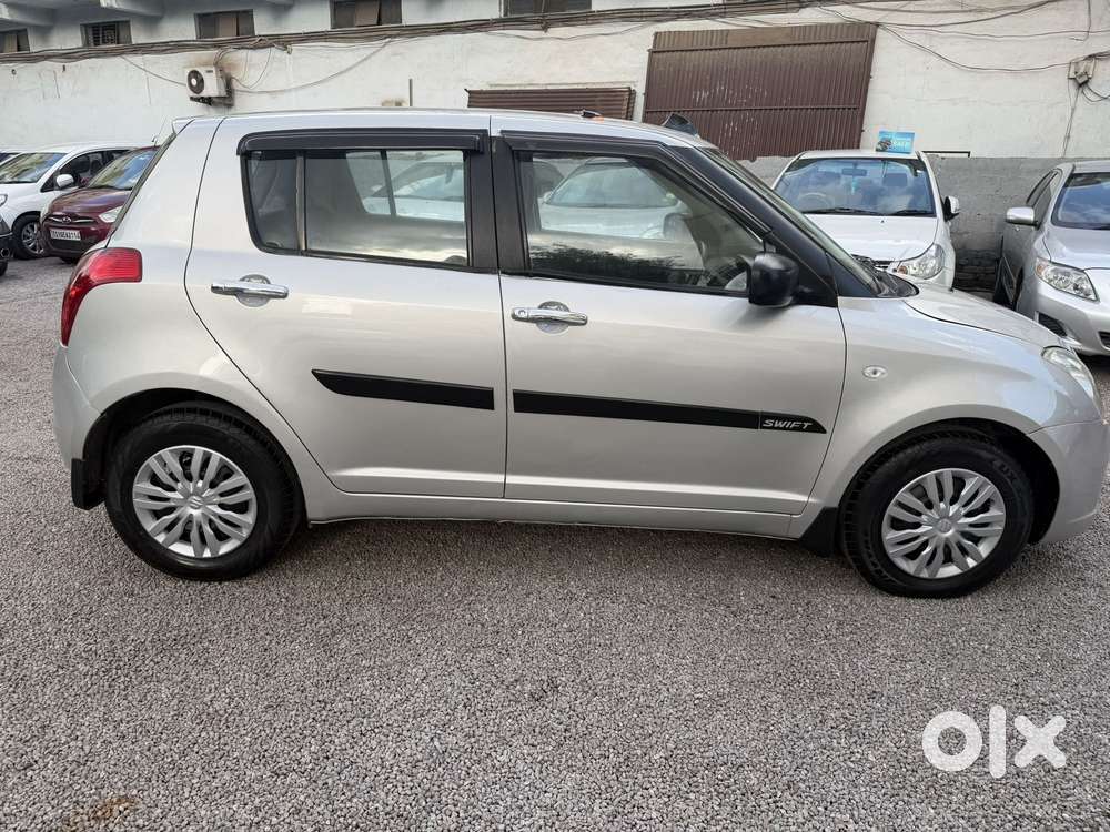 Maruti Suzuki Swift Lxi Bsiii, 2006, Petrol