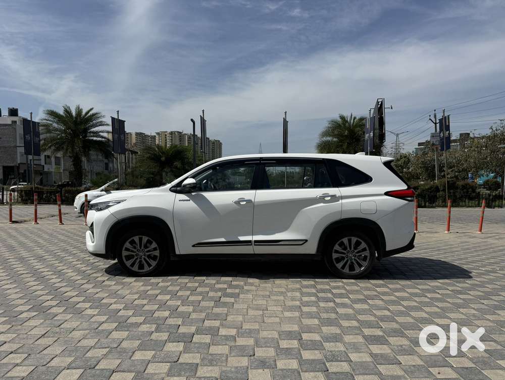 Toyota Innova Hycross 2.0 Zx (o) Hybrid 7 Str, 2024, Cng & Hybrids