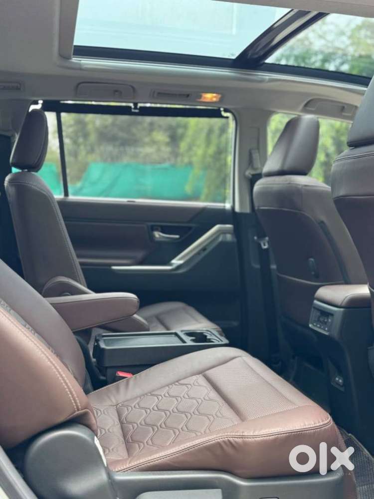 Toyota Innova Hycross 2.0 Zx Hybrid 7 Str, 2025, Electric