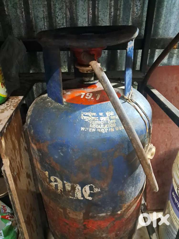 19 ltr  Cylinder, stove, and fan for sale, in very good condition.