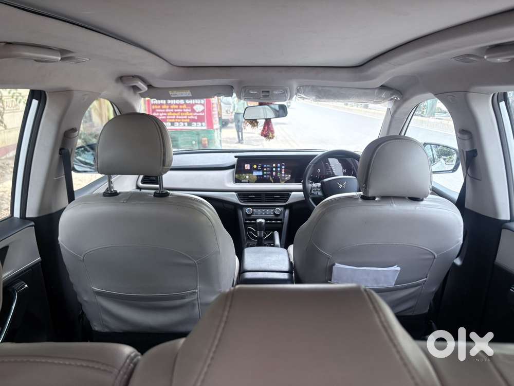 Mahindra Xuv700 2.2 Ax 5 Diesel At 7 Str, 2023, Diesel