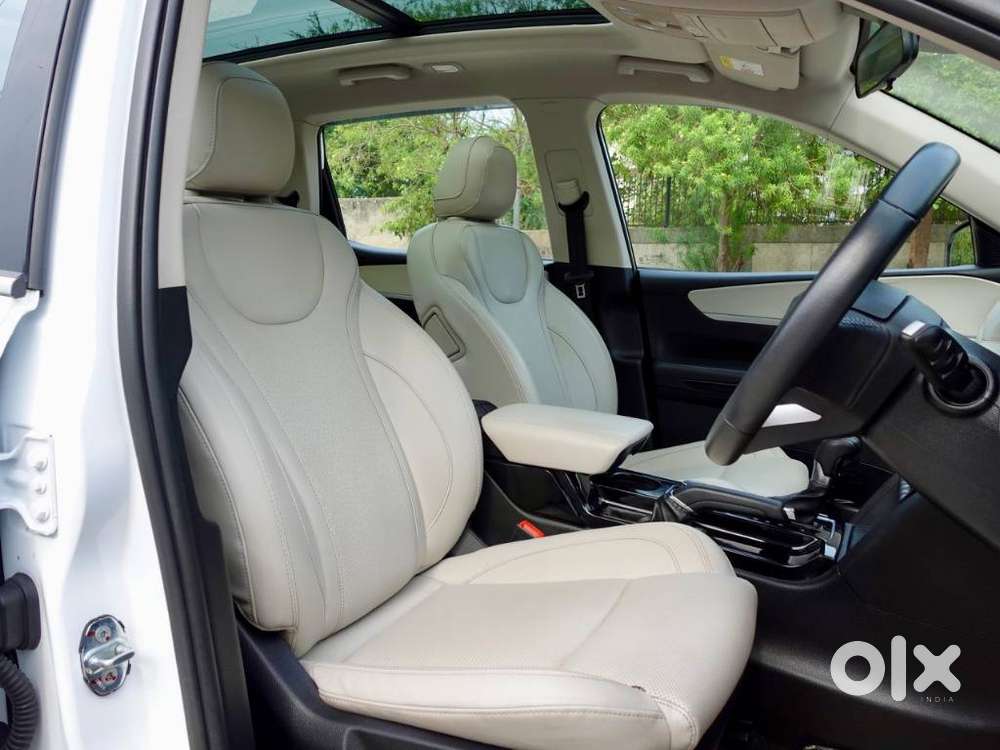 Mahindra Xuv700 2.2 Ax 7 Diesel At Str, 2023, Diesel