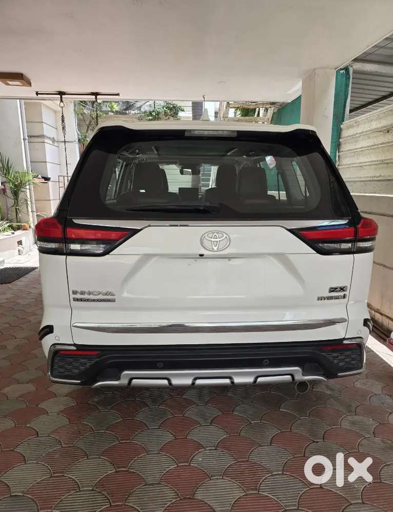 Toyota Innova Hycross 2023 Petrol Good Condition
