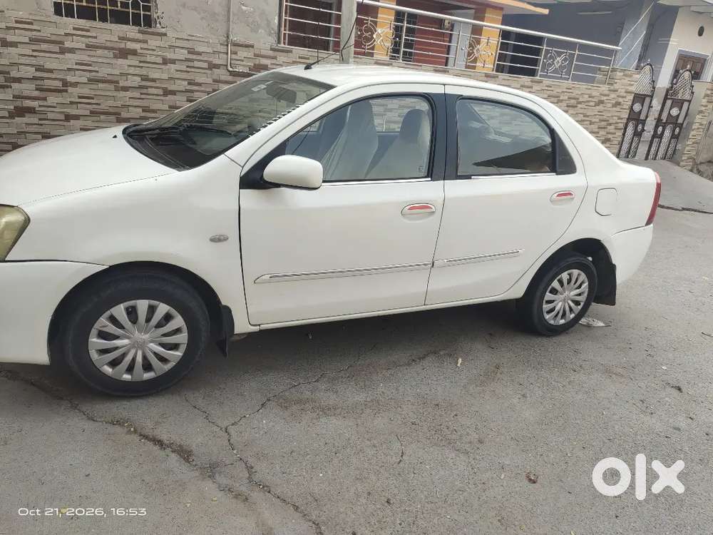 Toyota Etios 1.5 V 2012