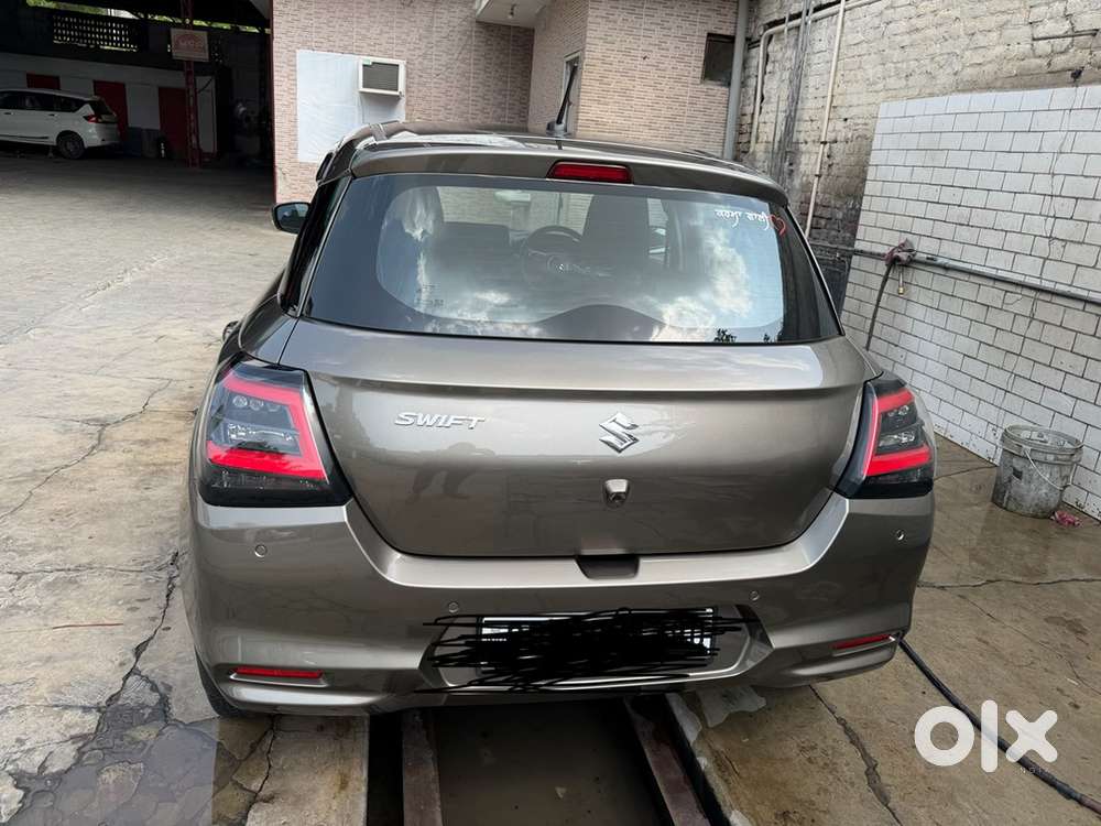 Maruti Swift Amt 2025