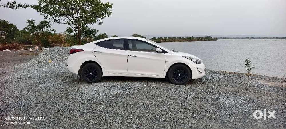 Hyundai Elantra Fluidic Petrol 2015 Model