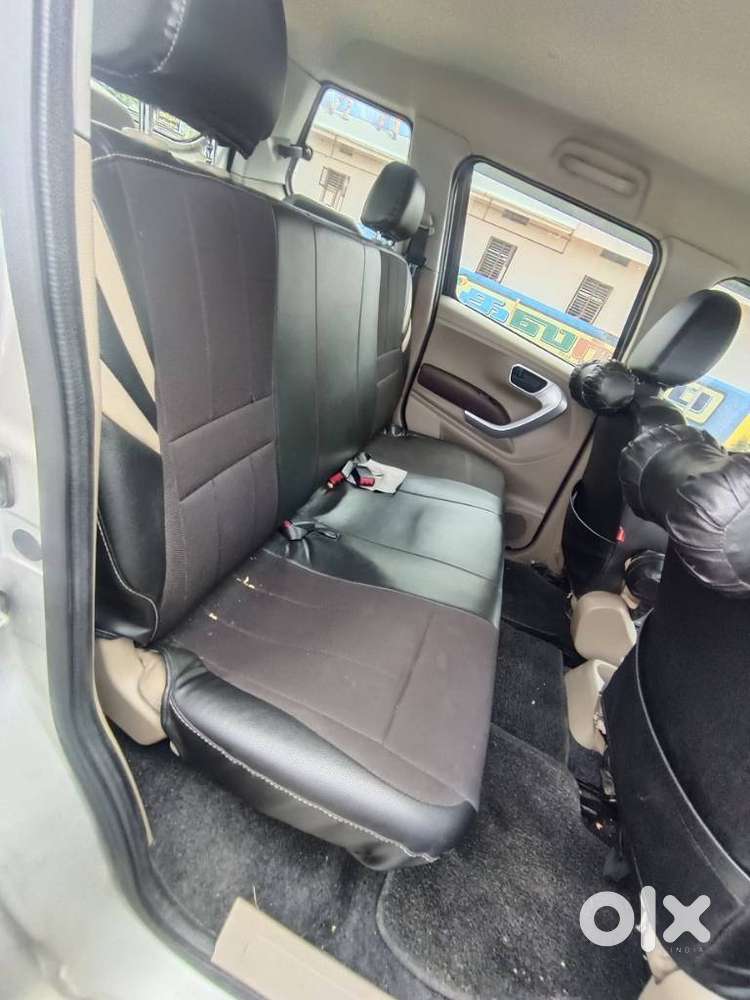 Mahindra Tuv 300 T8 Amt, 2016, Diesel