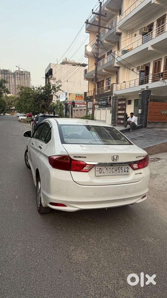 Honda City Push Button Automatic Sunroof 2017 Petrol Well Maintained