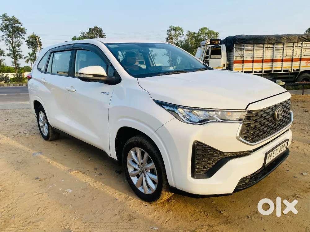 Toyota Innova Hycross 2023 Petrol 80000 Km Driven