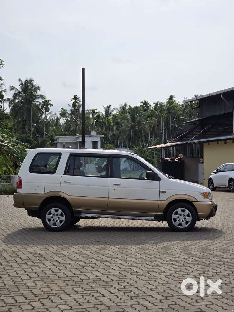 Chevrolet Tavera Neo Ls B3 - 7 Seats Bsii, 2012, Diesel