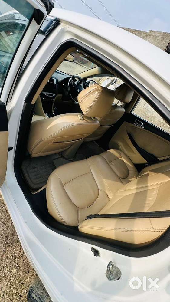 Hyundai Fluidic Verna 2015 Diesel 180000 Km Driven