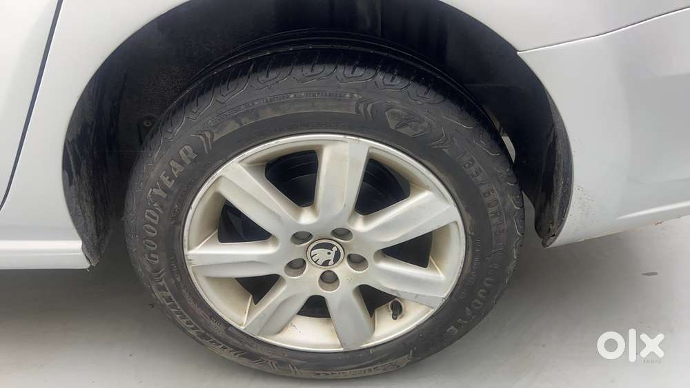 Skoda Rapid 1.6 Mpi Ambition, 2014, Petrol