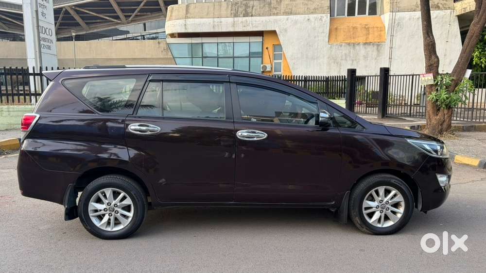 Toyota Innova Crysta 2016 Automatic 8 Str Diesel 97601 Km