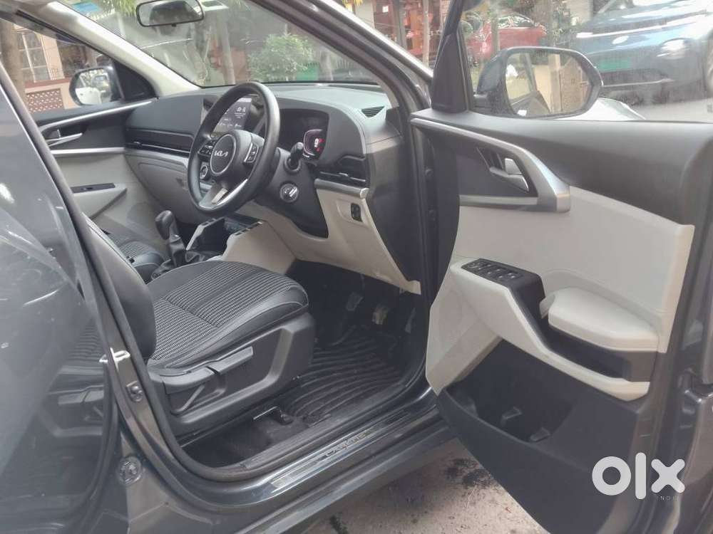 Kia Carens 1.4 Premium 7 Str, 2023, Petrol