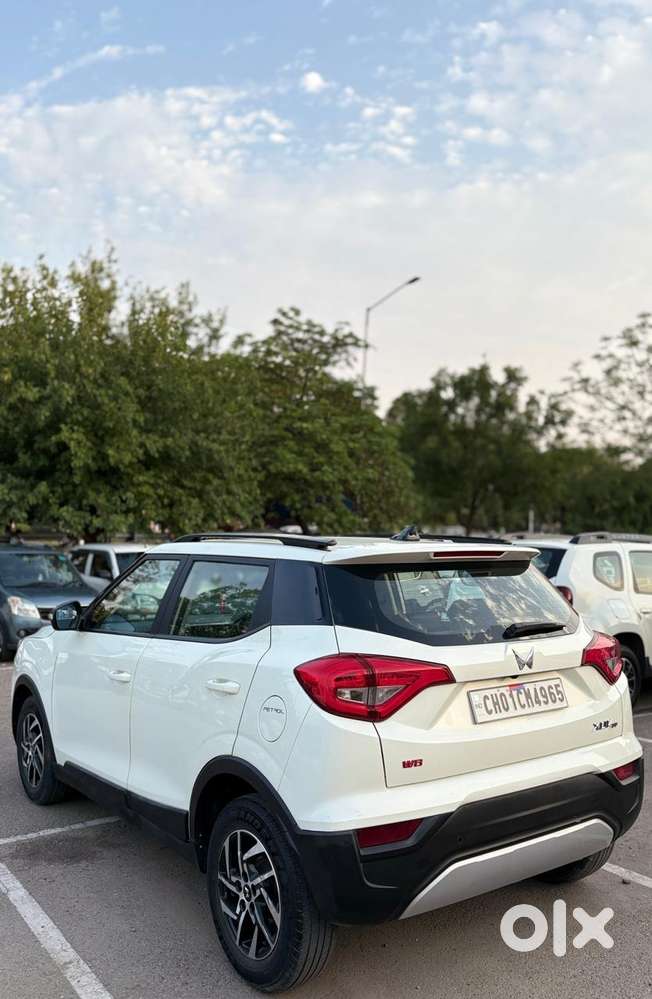 Mahindra Tuv 300 T8, 2022, Petrol
