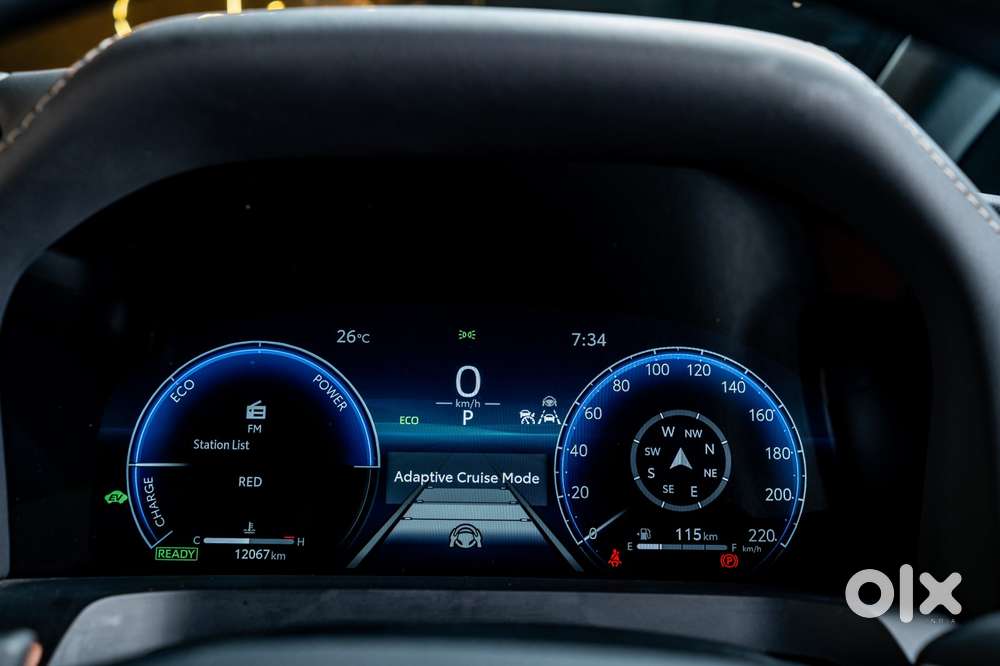 Toyota Vellfire 2.5 Executive Lounge, 2023, Petrol