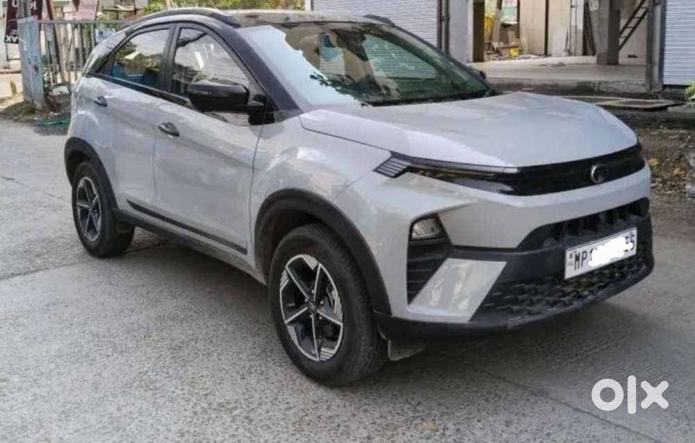 Tata Nexon Creative Plus 1.2 Revotron Petrol 7dca Dt, 2025, Cng & Hy..