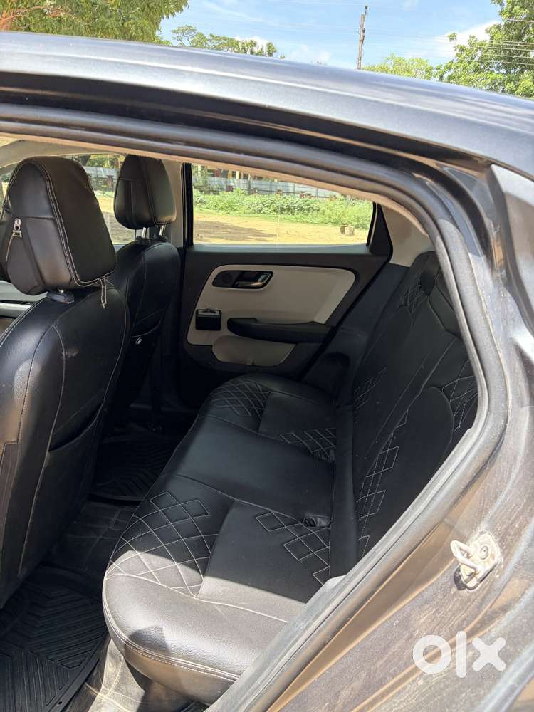 Tata Altroz 1.2 Xe, 2022, Petrol