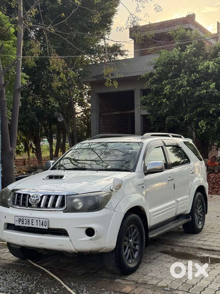 Toyota Fortuner 3.0 4x4 Manual, 2011, Diesel