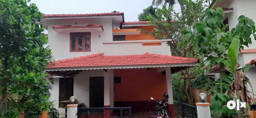 Villa for rent at Vyttila hub near 20000rs rent family 3months - For ...