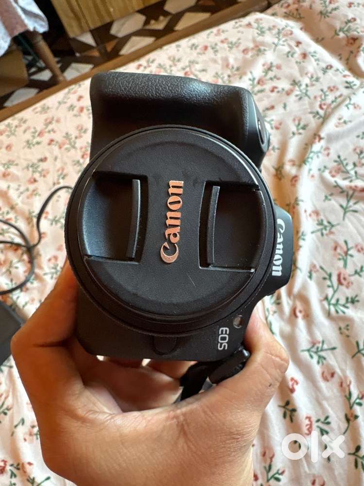 Canon r100 with 18 45mm kit lens