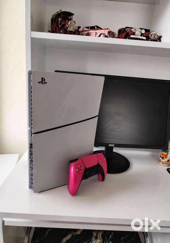 Ps5 slim 1tb variant in excellent condition