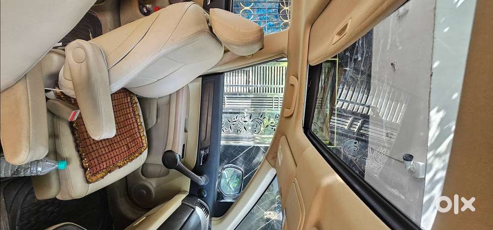 Sunroof, Fully Automatic And Manual Transmission,  Complete Luxury Suv