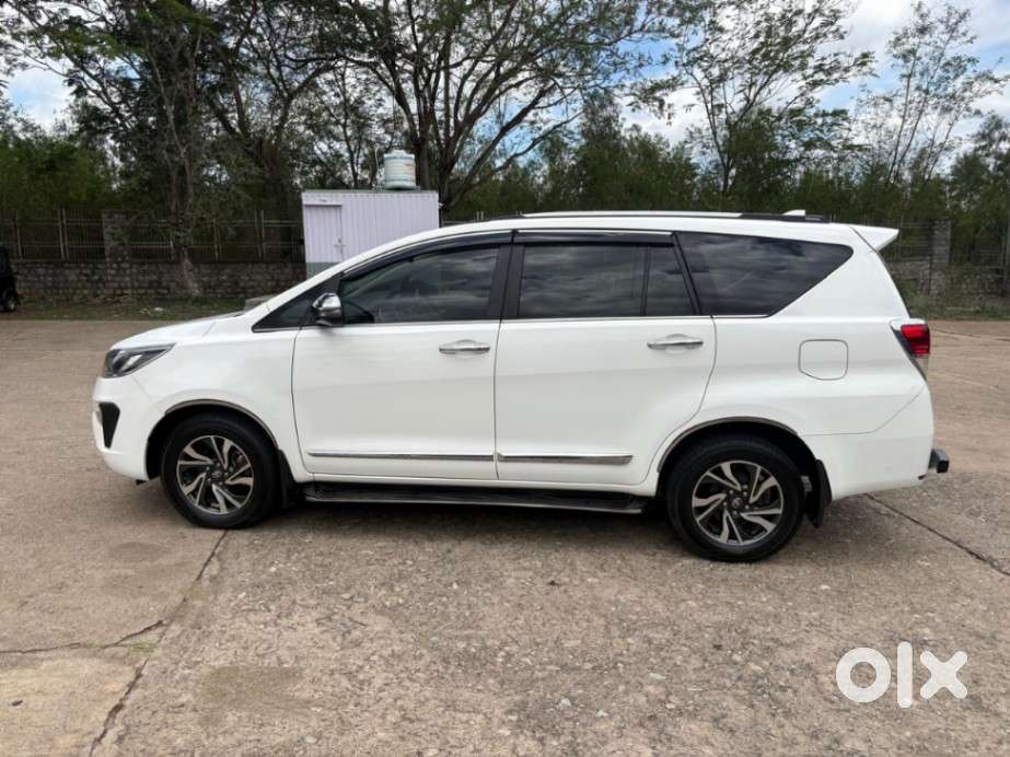 Toyota Innova Crysta 2.4 V 7 Str, 2022