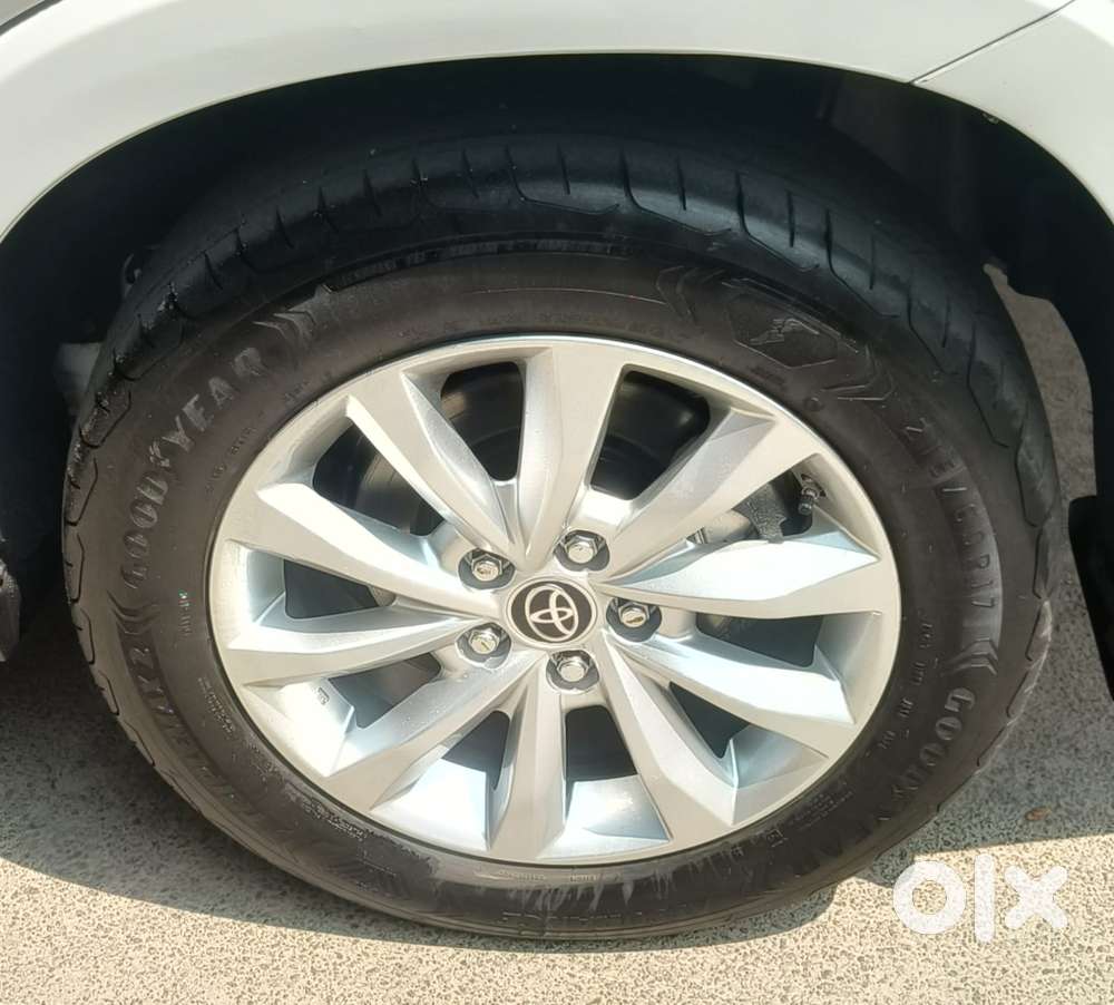 Toyota Innova Hycross 2.0 Vx (o) Hybrid 7 Str, 2024, Petrol