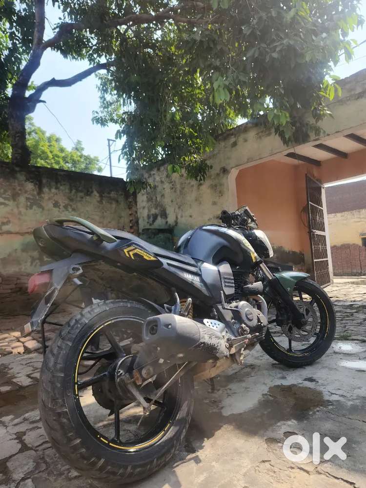 Yamaha FZS 2015 model